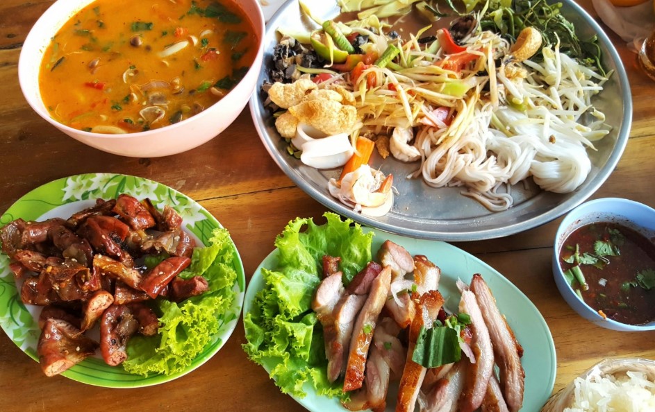 Ẩm thực miền Nam - Bánh mì và hủ tiếu